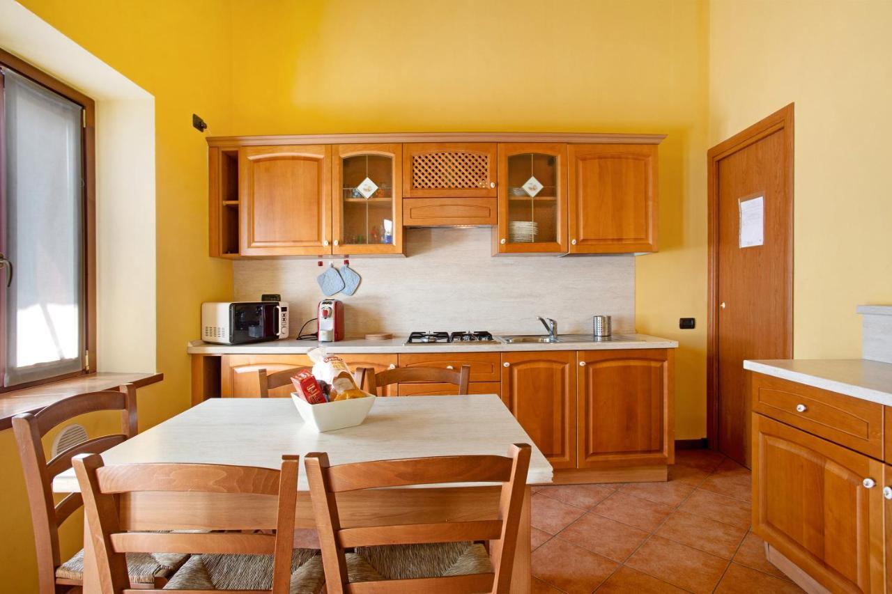 Residence Appartamento Londra Civate Εξωτερικό φωτογραφία